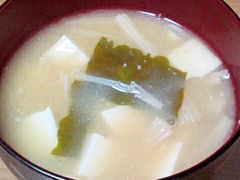 エノキと豆腐とワカメの味噌汁